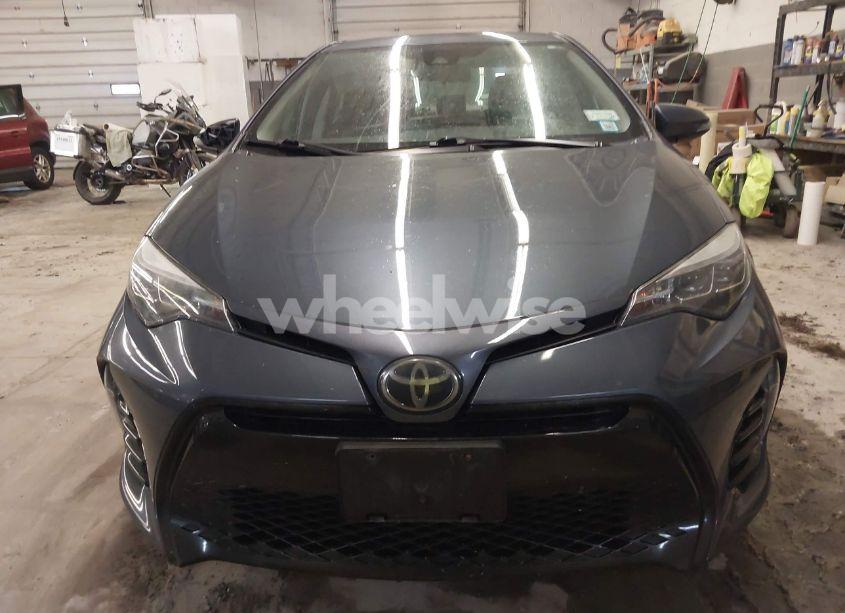 Photo 12 of 2018 Toyota Corolla SE (VIN 2T1BURHE6JC982450)