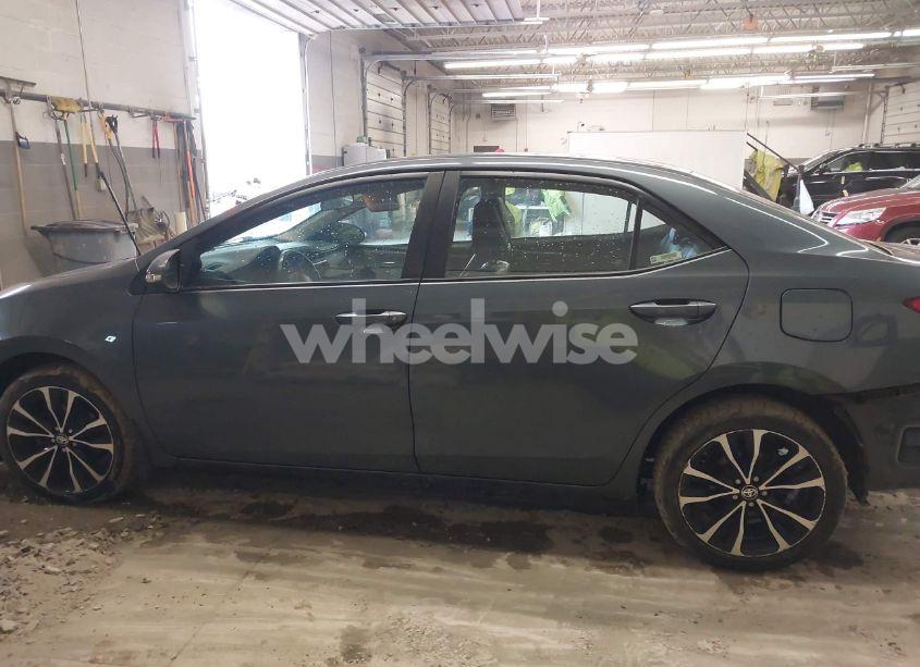 Photo 14 of 2018 Toyota Corolla SE (VIN 2T1BURHE6JC982450)