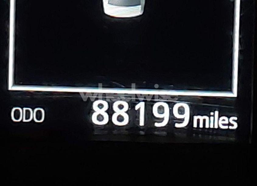 Photo 15 of 2018 Toyota Corolla SE (VIN 2T1BURHE6JC982450)