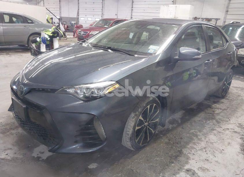 Photo 2 of 2018 Toyota Corolla SE (VIN 2T1BURHE6JC982450)