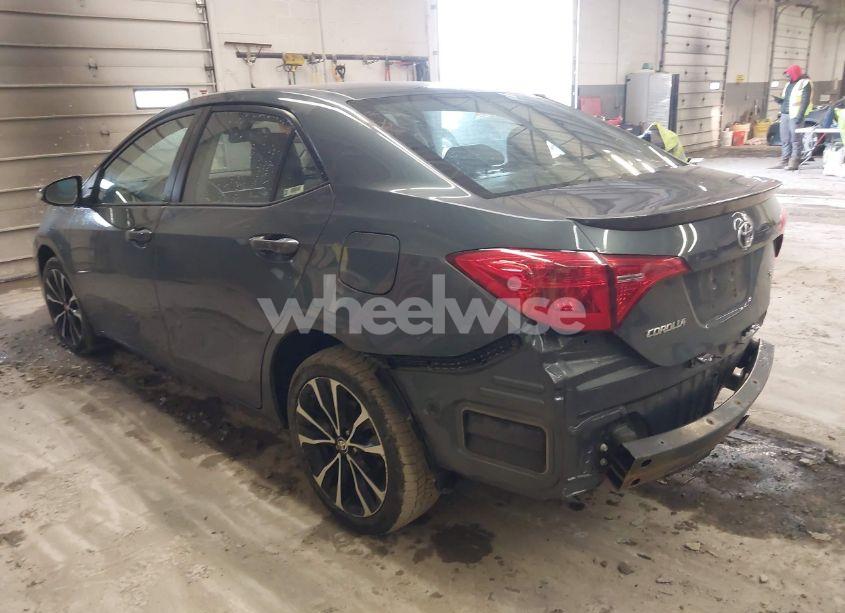 Photo 3 of 2018 Toyota Corolla SE (VIN 2T1BURHE6JC982450)