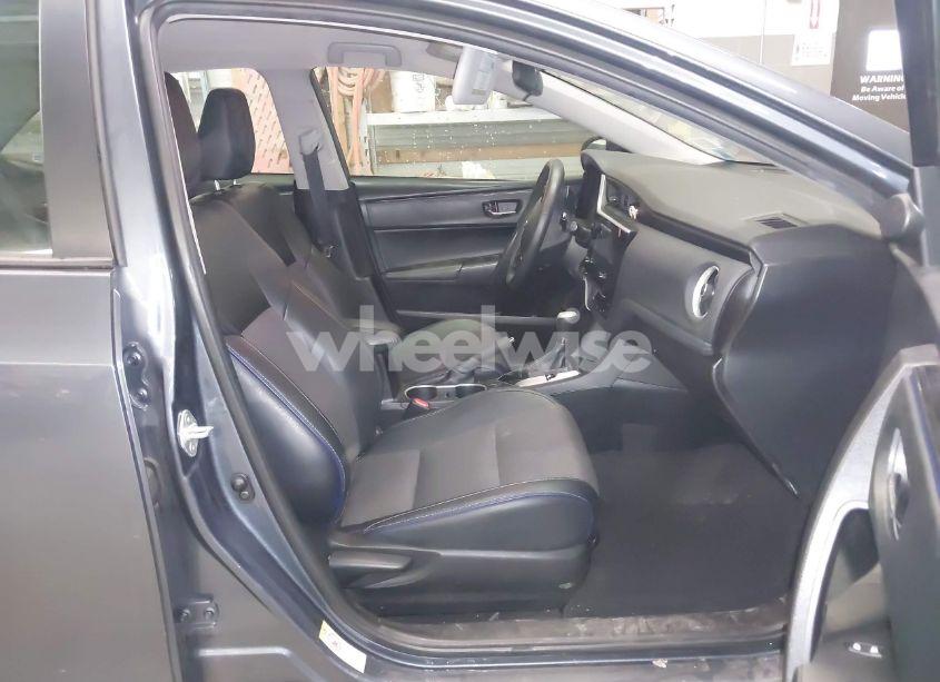 Photo 5 of 2018 Toyota Corolla SE (VIN 2T1BURHE6JC982450)