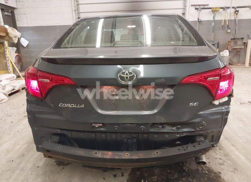 Photo 6 of 2018 Toyota Corolla SE (VIN 2T1BURHE6JC982450)