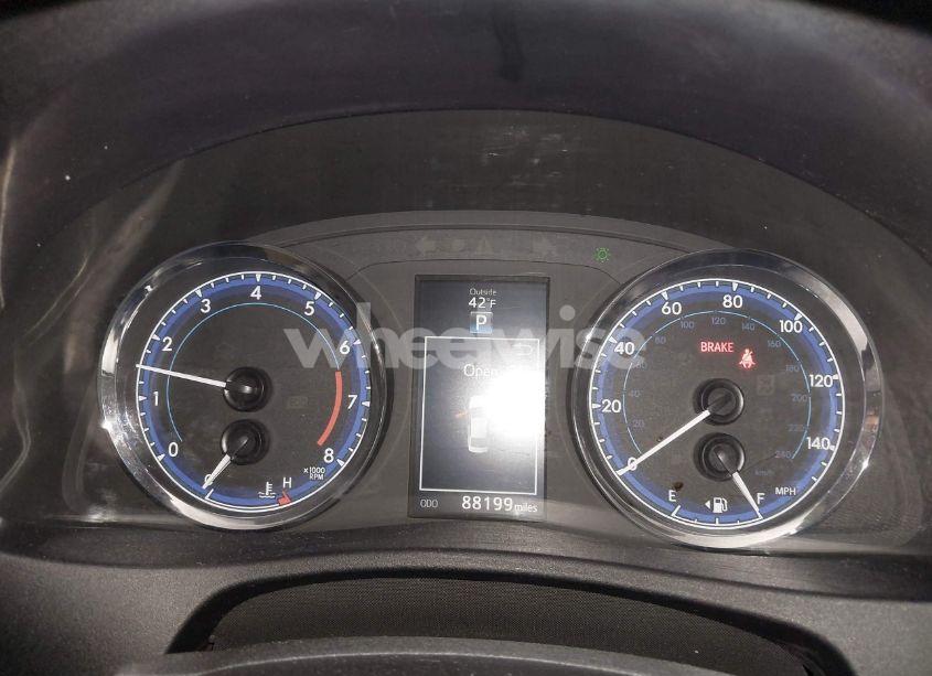 Photo 7 of 2018 Toyota Corolla SE (VIN 2T1BURHE6JC982450)