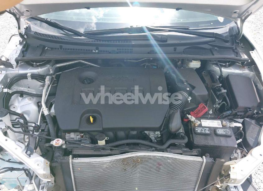 Photo 10 of 2018 Toyota Corolla LE (VIN 2T1BURHE6JC984747)