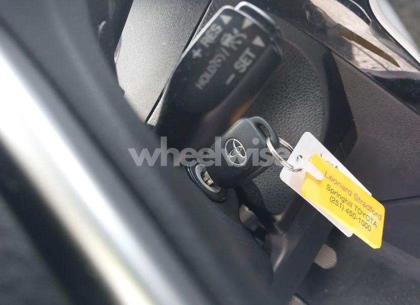 Photo 11 of 2018 Toyota Corolla LE (VIN 2T1BURHE6JC984747)