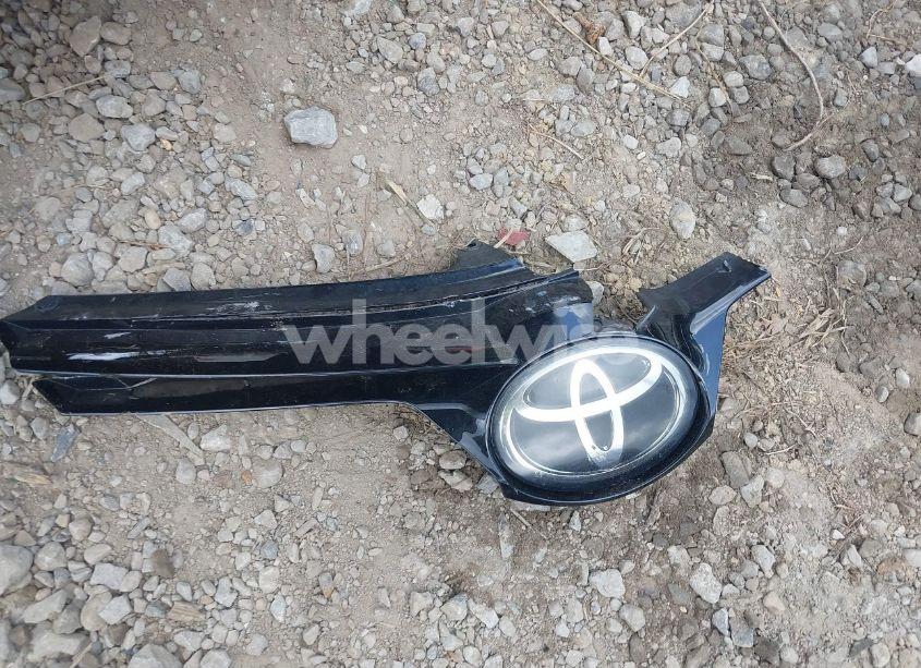 Photo 12 of 2018 Toyota Corolla LE (VIN 2T1BURHE6JC984747)