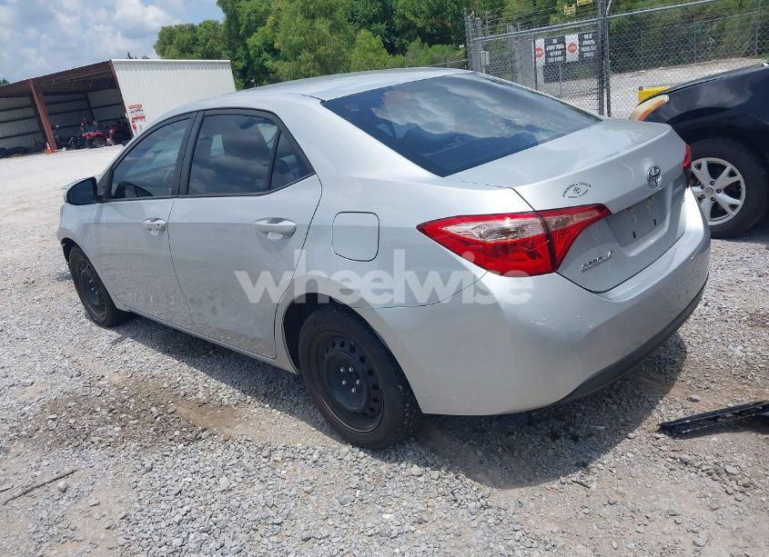 Photo 3 of 2018 Toyota Corolla LE (VIN 2T1BURHE6JC984747)