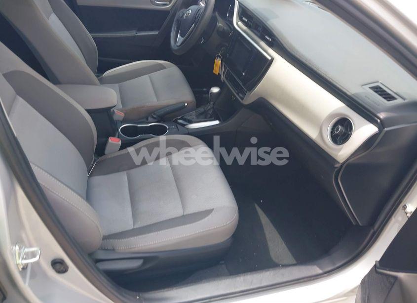 Photo 5 of 2018 Toyota Corolla LE (VIN 2T1BURHE6JC984747)