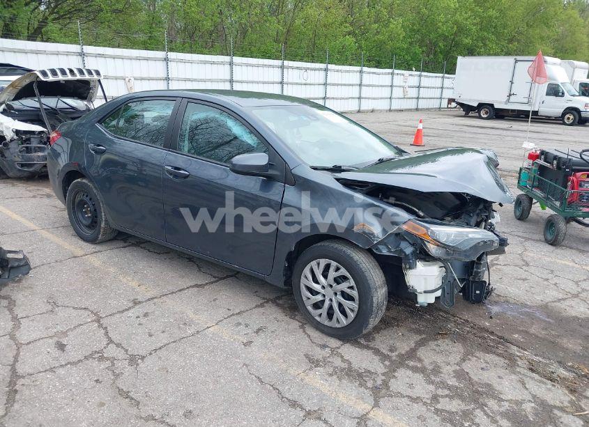 2018 Toyota Corolla LE (VIN 2T1BURHE6JC986644) main photo