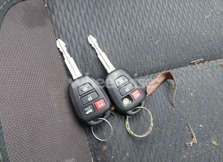 Photo 11 of 2018 Toyota Corolla LE (VIN 2T1BURHE6JC986644)