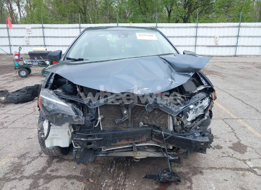 Photo 12 of 2018 Toyota Corolla LE (VIN 2T1BURHE6JC986644)