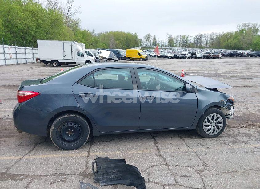 Photo 13 of 2018 Toyota Corolla LE (VIN 2T1BURHE6JC986644)