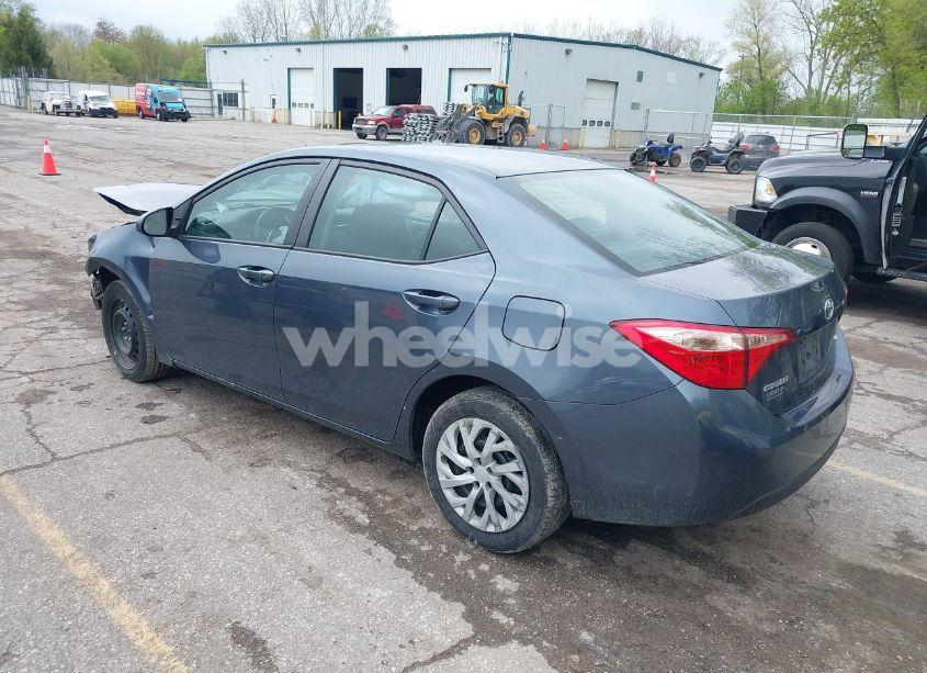 Photo 3 of 2018 Toyota Corolla LE (VIN 2T1BURHE6JC986644)