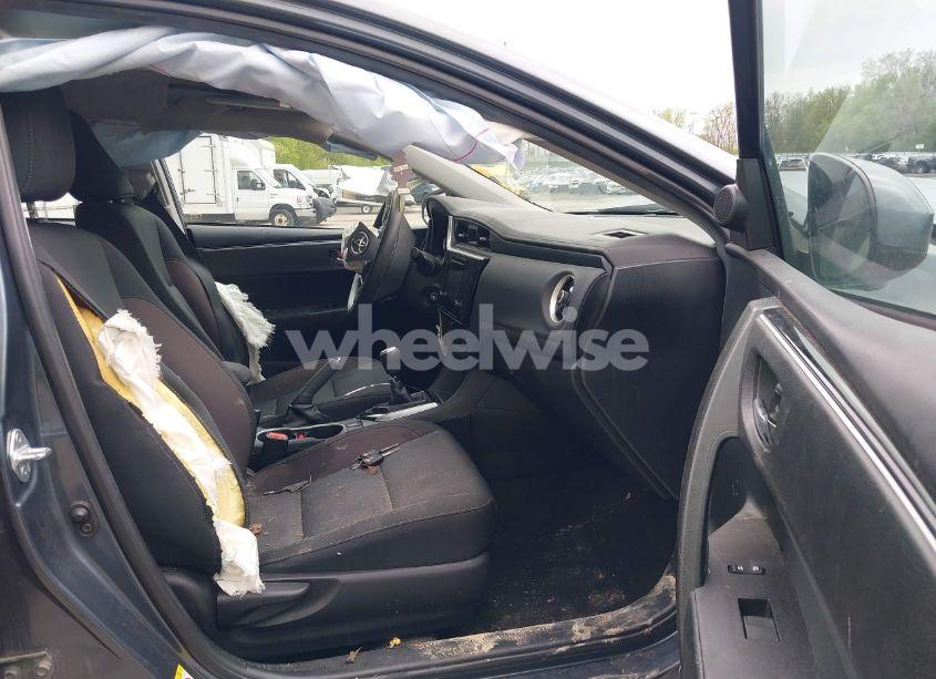 Photo 5 of 2018 Toyota Corolla LE (VIN 2T1BURHE6JC986644)