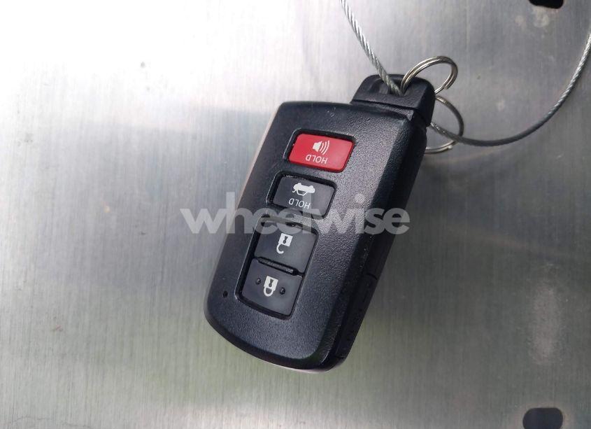 Photo 11 of 2018 Toyota Corolla XLE (VIN 2T1BURHE6JC992038)