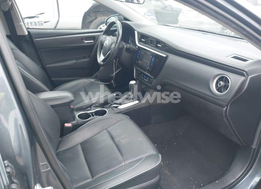 Photo 5 of 2018 Toyota Corolla XLE (VIN 2T1BURHE6JC992038)