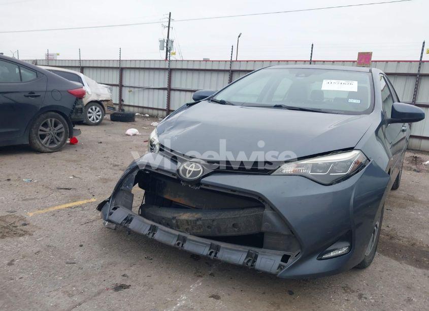 Photo 6 of 2018 Toyota Corolla XLE (VIN 2T1BURHE6JC992038)