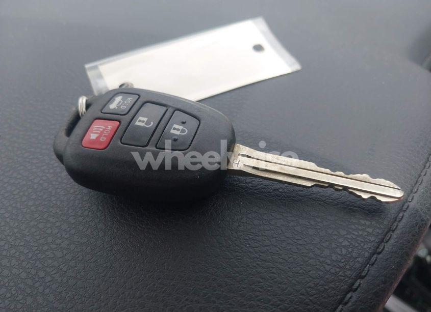 Photo 11 of 2018 Toyota Corolla LE (VIN 2T1BURHE6JC995411)