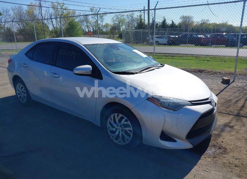 2019 Toyota Corolla LE (VIN 2T1BURHE6KC134196) main photo