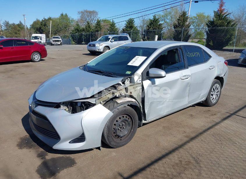 Photo 2 of 2019 Toyota Corolla LE (VIN 2T1BURHE6KC134196)