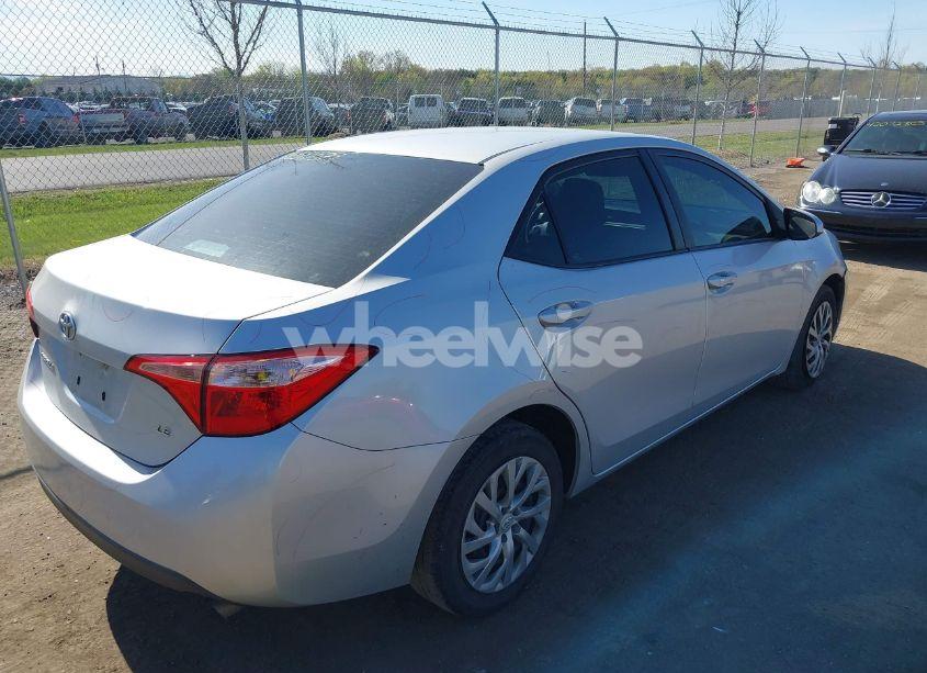 Photo 4 of 2019 Toyota Corolla LE (VIN 2T1BURHE6KC134196)