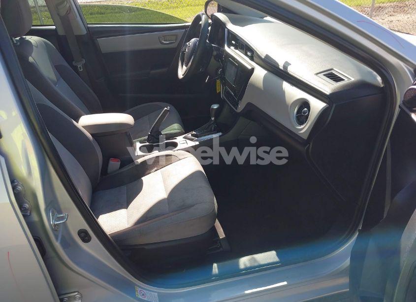 Photo 5 of 2019 Toyota Corolla LE (VIN 2T1BURHE6KC134196)