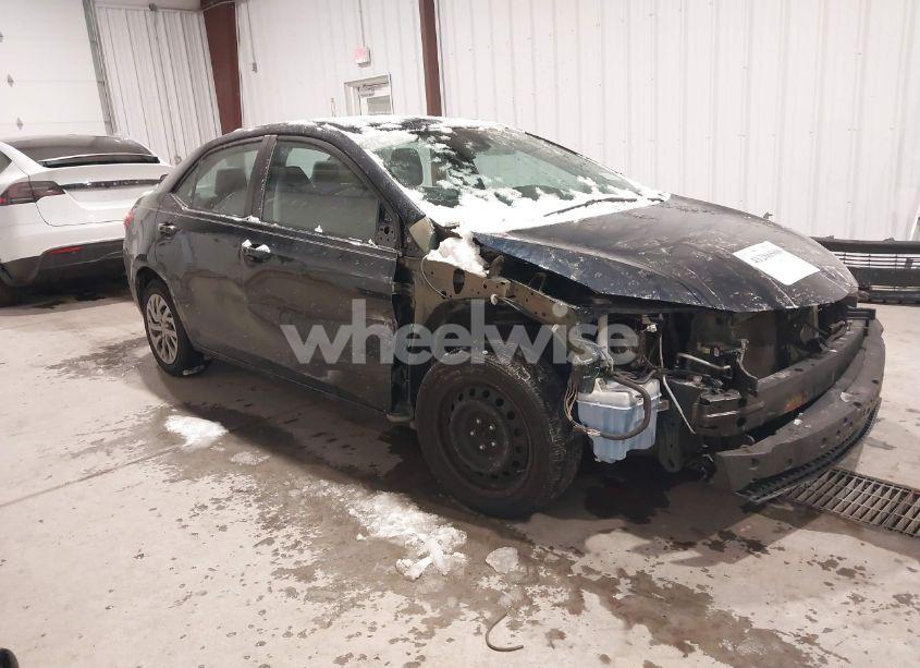 2019 Toyota Corolla LE (VIN 2T1BURHE6KC135767) main photo