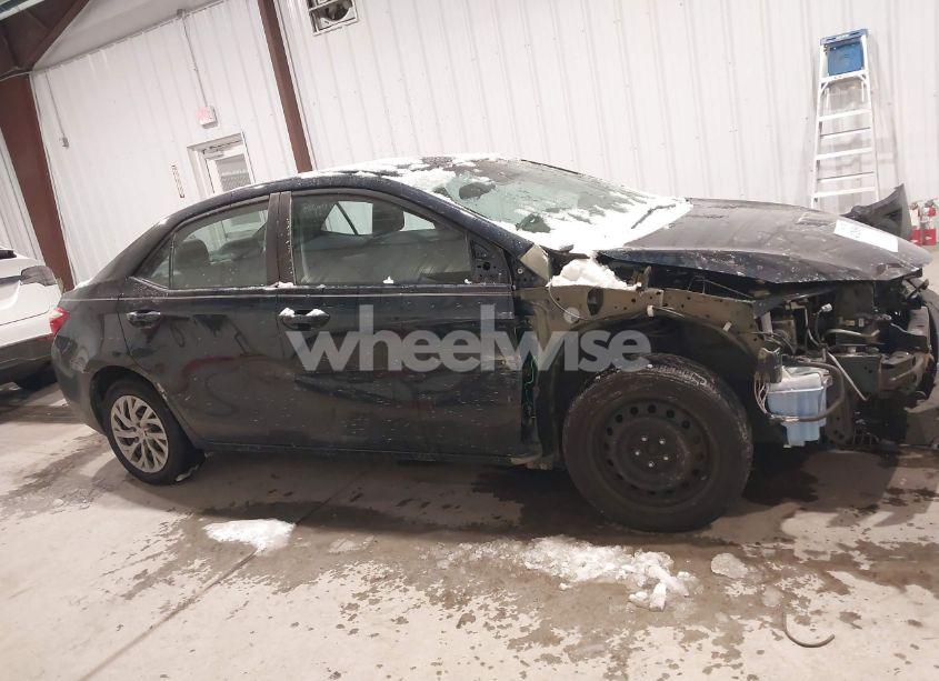 Photo 14 of 2019 Toyota Corolla LE (VIN 2T1BURHE6KC135767)