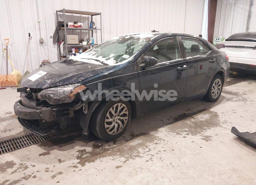 Photo 2 of 2019 Toyota Corolla LE (VIN 2T1BURHE6KC135767)
