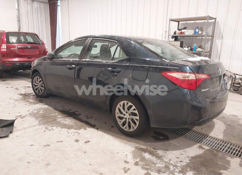 Photo 3 of 2019 Toyota Corolla LE (VIN 2T1BURHE6KC135767)