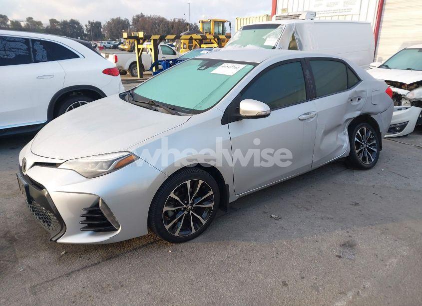 Photo 2 of 2019 Toyota Corolla SE (VIN 2T1BURHE6KC142573)