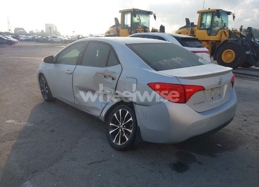 Photo 3 of 2019 Toyota Corolla SE (VIN 2T1BURHE6KC142573)