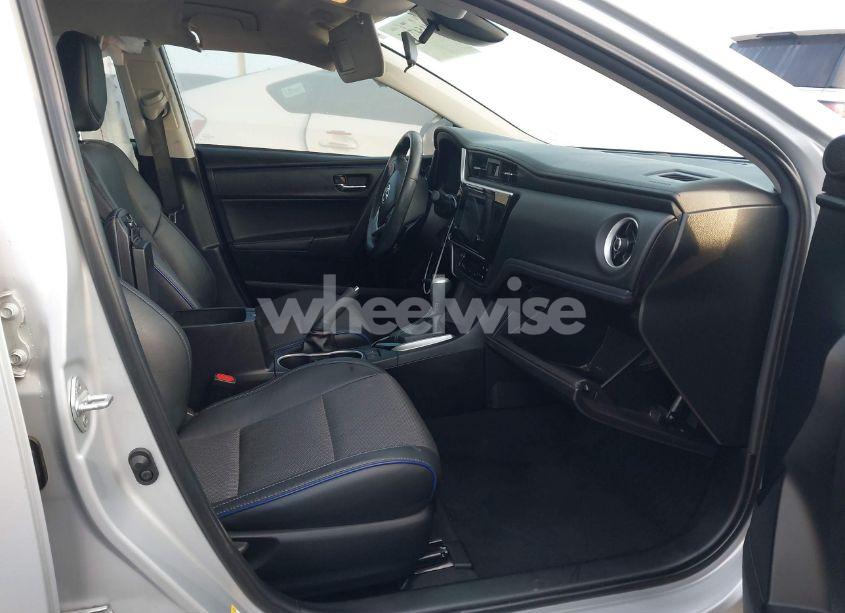 Photo 5 of 2019 Toyota Corolla SE (VIN 2T1BURHE6KC142573)