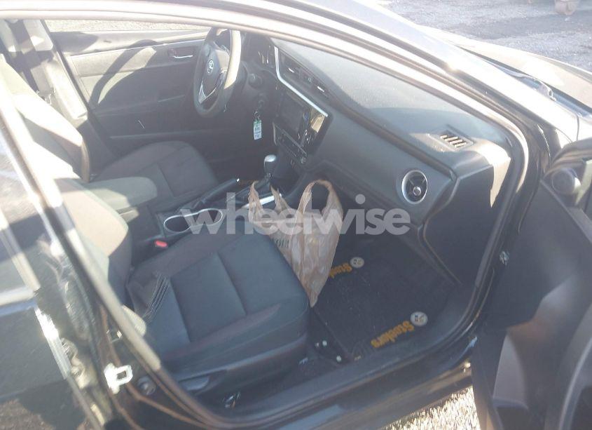 Photo 5 of 2019 Toyota Corolla LE (VIN 2T1BURHE6KC155100)