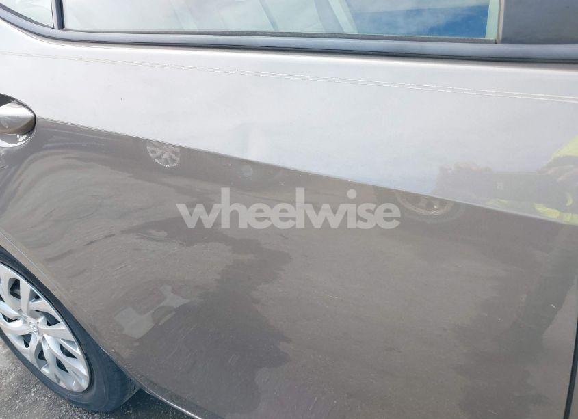 Photo 21 of 2019 Toyota Corolla LE (VIN 2T1BURHE6KC163374)