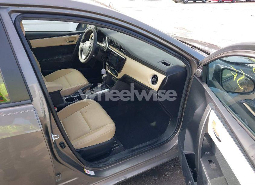 Photo 5 of 2019 Toyota Corolla LE (VIN 2T1BURHE6KC163374)