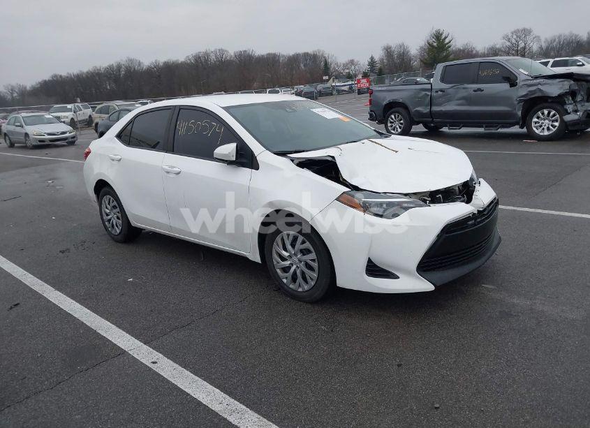 2019 Toyota Corolla LE (VIN 2T1BURHE6KC166713) main photo