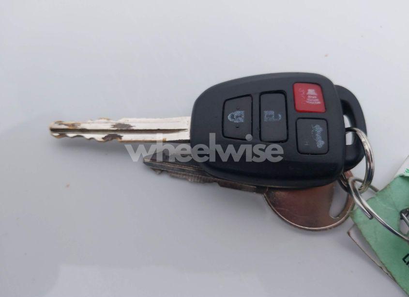 Photo 11 of 2019 Toyota Corolla LE (VIN 2T1BURHE6KC166713)