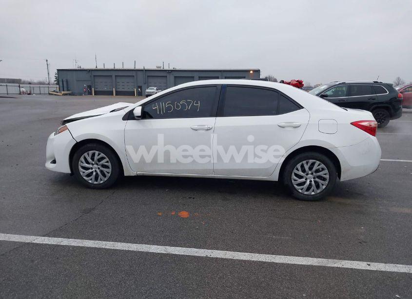Photo 14 of 2019 Toyota Corolla LE (VIN 2T1BURHE6KC166713)