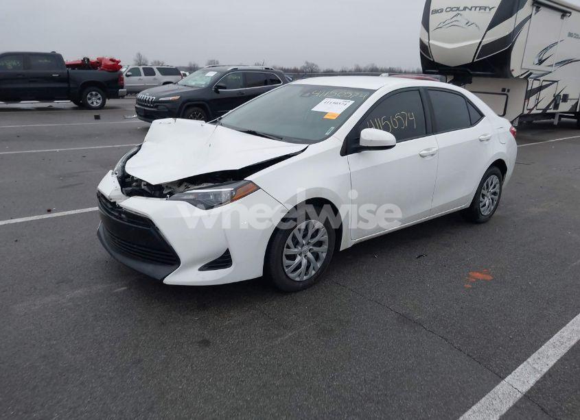 Photo 2 of 2019 Toyota Corolla LE (VIN 2T1BURHE6KC166713)