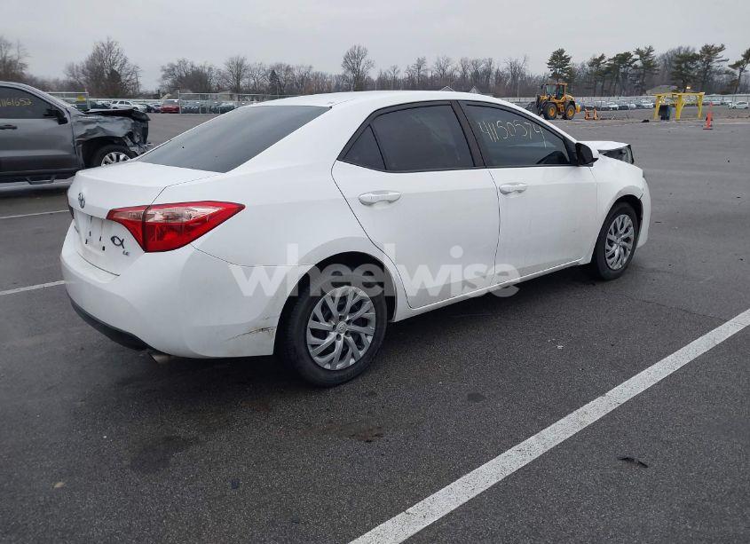 Photo 4 of 2019 Toyota Corolla LE (VIN 2T1BURHE6KC166713)