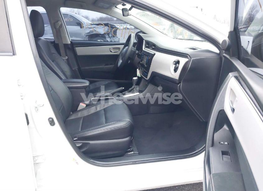 Photo 5 of 2019 Toyota Corolla LE (VIN 2T1BURHE6KC166713)