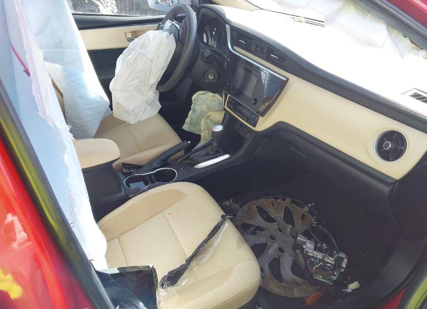 Photo 5 of 2019 Toyota Corolla LE (VIN 2T1BURHE6KC167795)