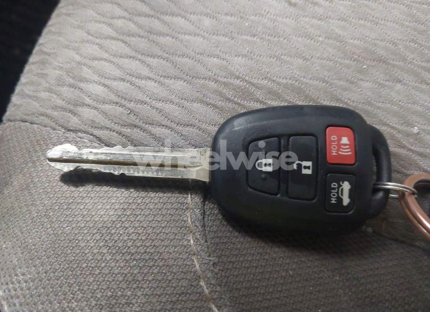 Photo 11 of 2019 Toyota Corolla LE (VIN 2T1BURHE6KC169529)