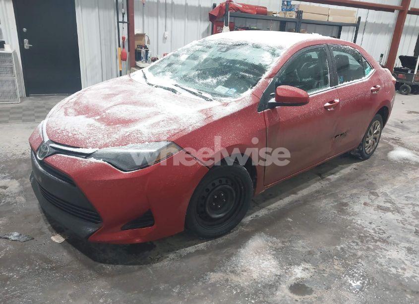 Photo 2 of 2019 Toyota Corolla LE (VIN 2T1BURHE6KC169529)