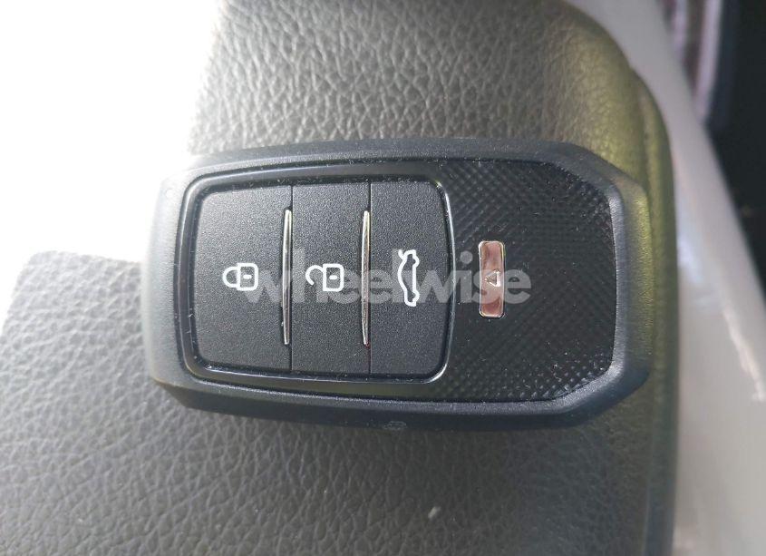 Photo 11 of 2019 Toyota Corolla SE (VIN 2T1BURHE6KC182863)