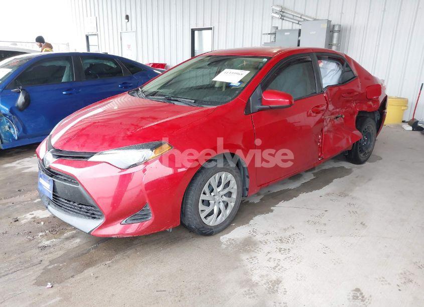 Photo 2 of 2019 Toyota Corolla LE (VIN 2T1BURHE6KC183480)