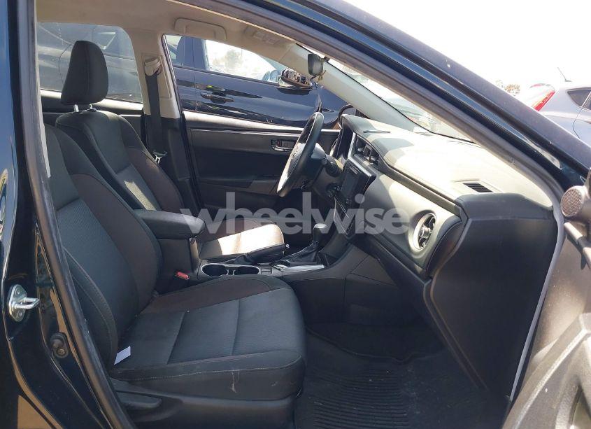 Photo 5 of 2019 Toyota Corolla LE (VIN 2T1BURHE6KC185004)