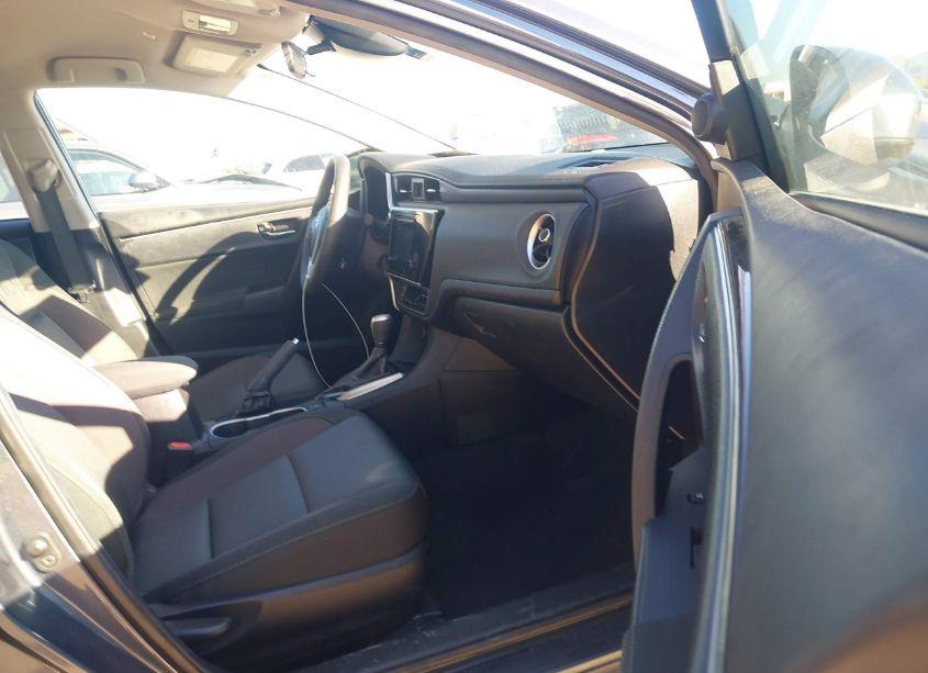 Photo 5 of 2019 Toyota Corolla LE (VIN 2T1BURHE6KC188162)